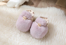 Cargar imagen en el visor de la galería, Newborn Plush Footwear Winter Thickened And Padded Infant Soft Bottom Step Front Shoes Warm Fur Baby Toddler Shoes